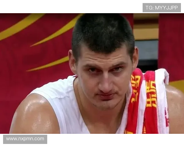 阿夫迪亚强势突破吸引防守包夹助攻卡马拉空切上篮造犯规完成关键反超